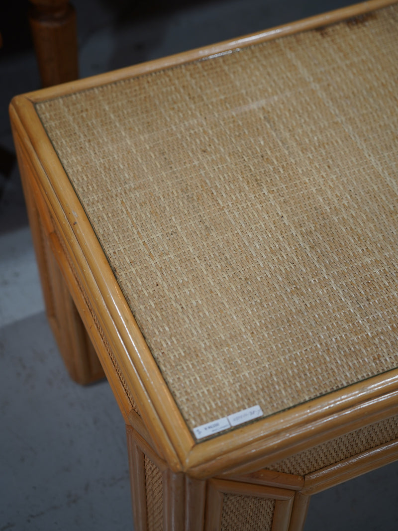 ラタンローテーブル<br> 大和店 - ヴィンテージ SHARK ATTACK