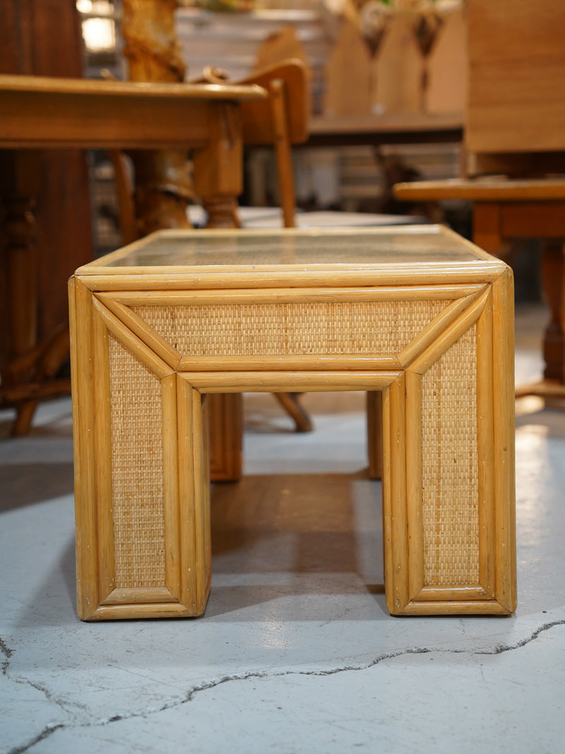 ラタンローテーブル<br> 大和店 - ヴィンテージ SHARK ATTACK