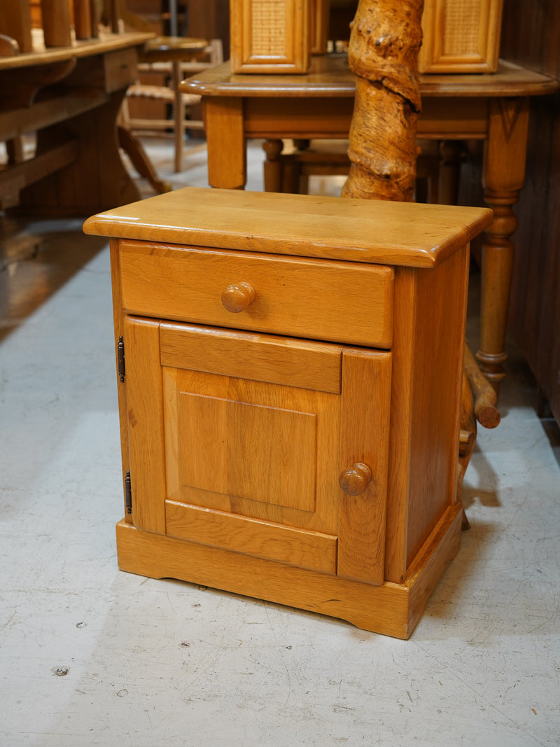 ウッドミニキャビネット<br>大阪店 - ヴィンテージ SHARK ATTACK