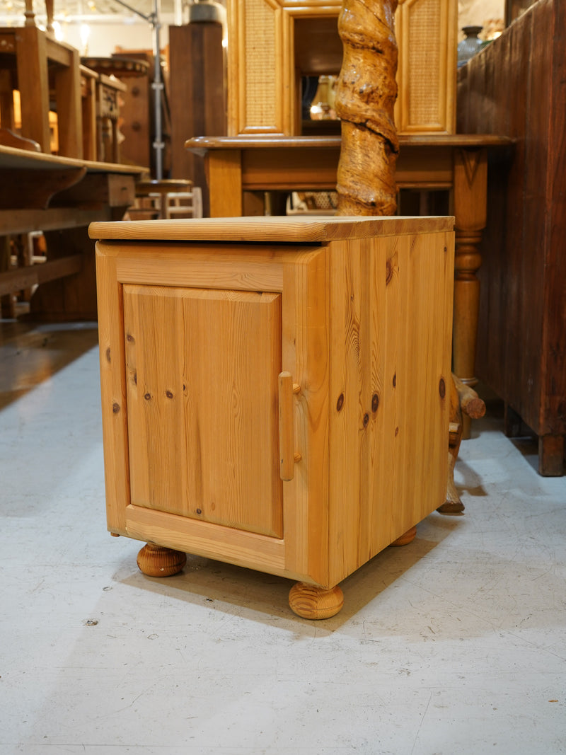 ウッドミニキャビネット/ナイトテーブル <br>TAMAGAWA BASE - ヴィンテージ SHARK ATTACK