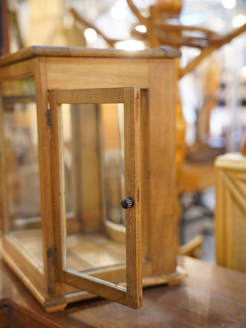 チークウッド ガラスショーケース<br> 大和店 - ヴィンテージ SHARK ATTACK