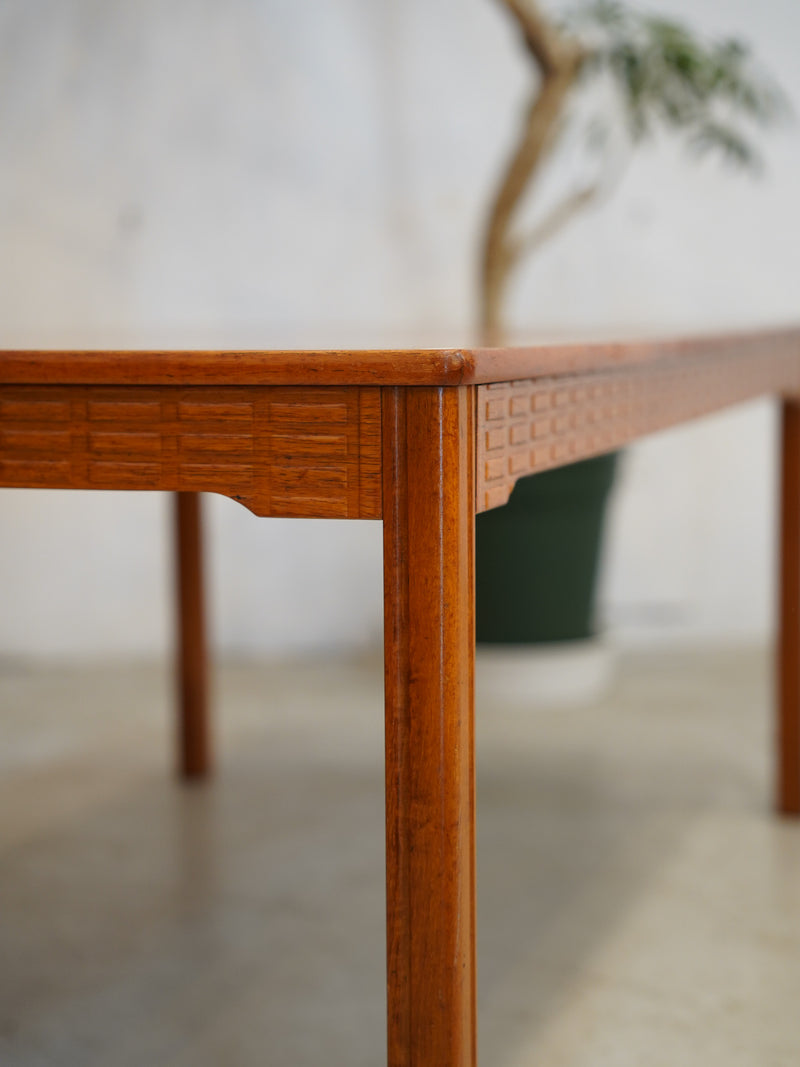 ウッドローテーブル <br> 大和店 - ヴィンテージ SHARK ATTACK