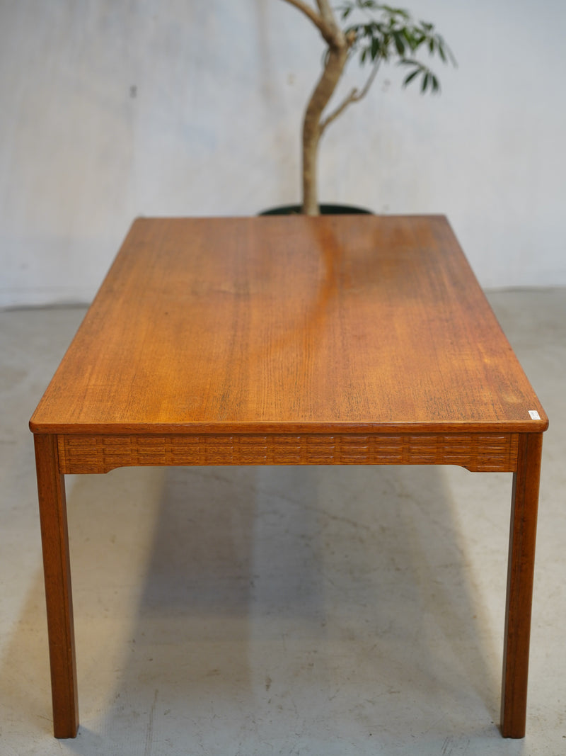 ウッドローテーブル <br> 大和店 - ヴィンテージ SHARK ATTACK