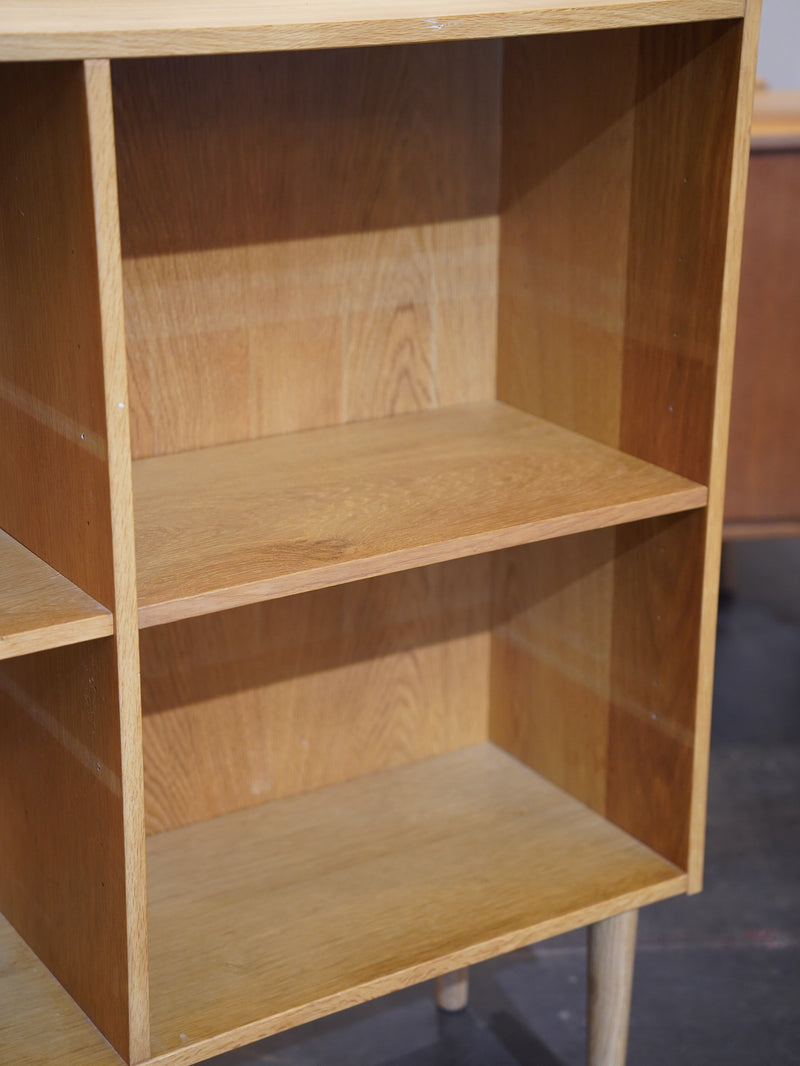 オークウッド オープンシェルフ<br> 大和店 - ヴィンテージ SHARK ATTACK