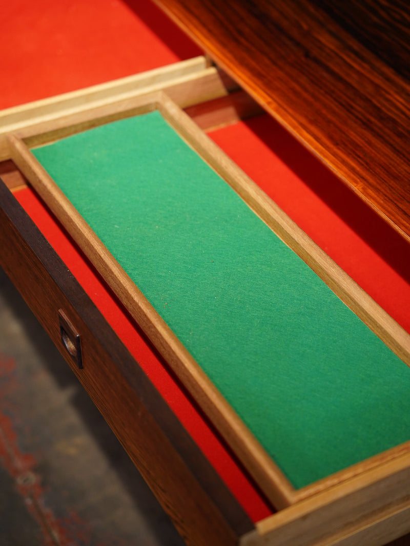 キャビネット/カップボード<br> 大和店 - ヴィンテージ SHARK ATTACK