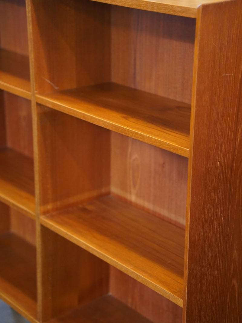 チークウッド ブックシェルフ <br> 大和店 - ヴィンテージ SHARK ATTACK