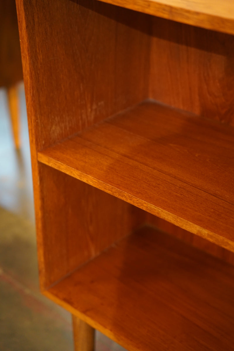 チークウッド オープンシェルフ<br> 大和店 - ヴィンテージ SHARK ATTACK