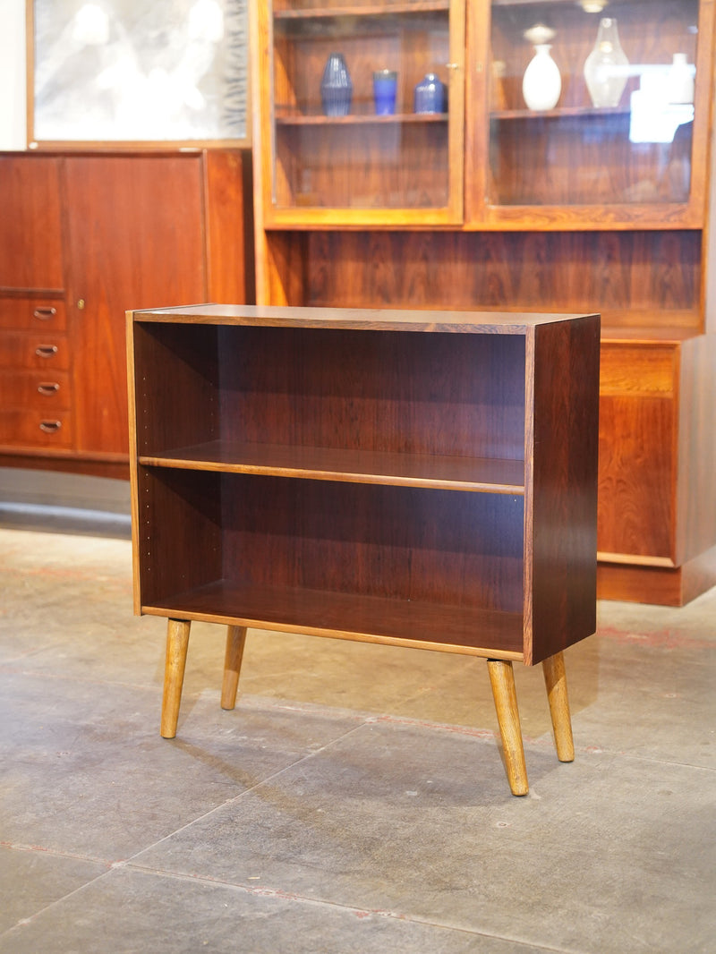 ブックシェルフ<br> 大和店 - ヴィンテージ SHARK ATTACK