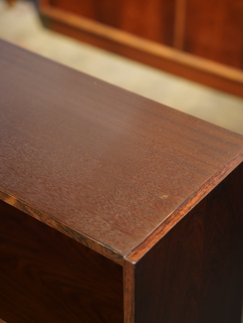 ブックシェルフ<br> 大和店 - ヴィンテージ SHARK ATTACK