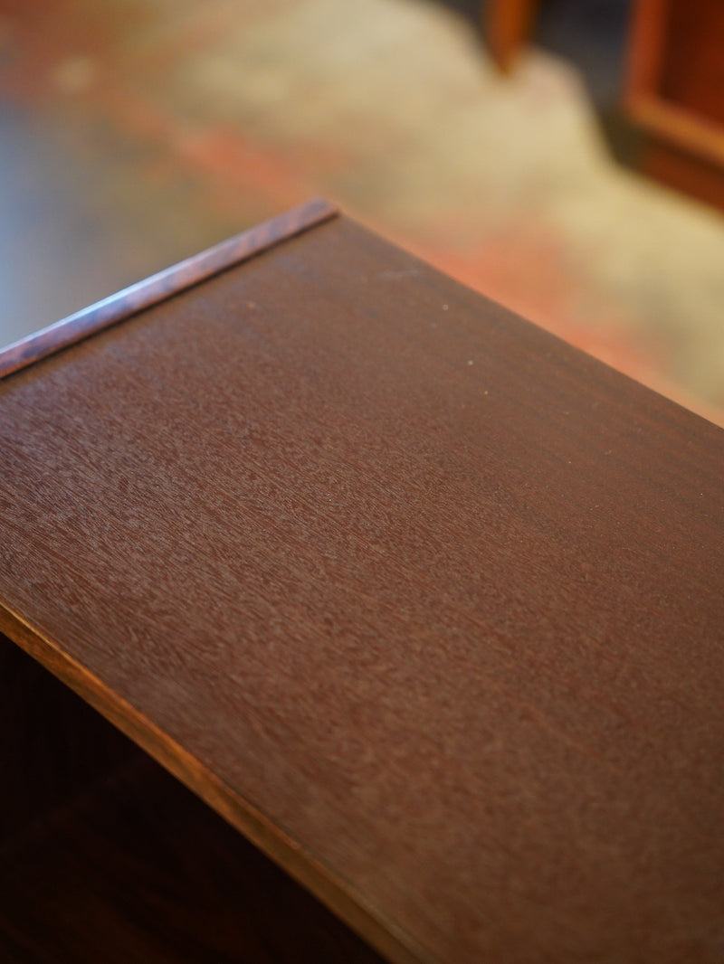 ブックシェルフ<br> 大和店 - ヴィンテージ SHARK ATTACK