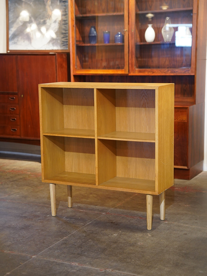 オークブックシェルフ<br> 大和店 - ヴィンテージ SHARK ATTACK