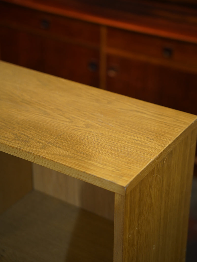 オークブックシェルフ<br> 大和店 - ヴィンテージ SHARK ATTACK