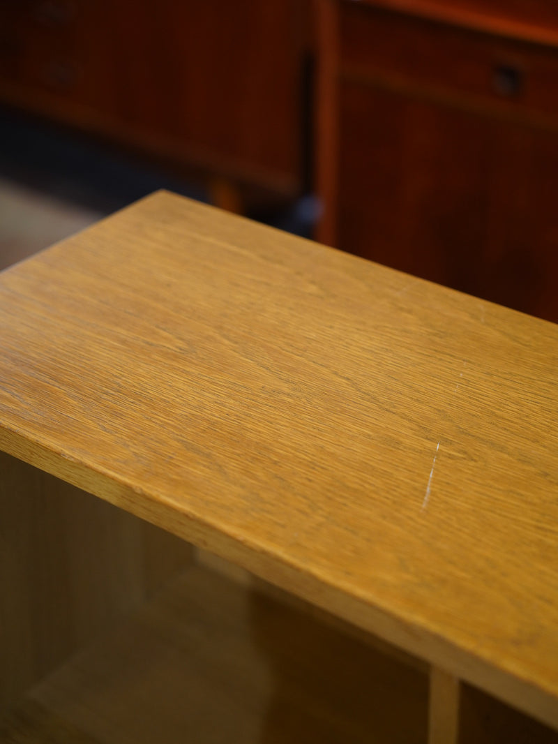 オークブックシェルフ<br> 大和店 - ヴィンテージ SHARK ATTACK