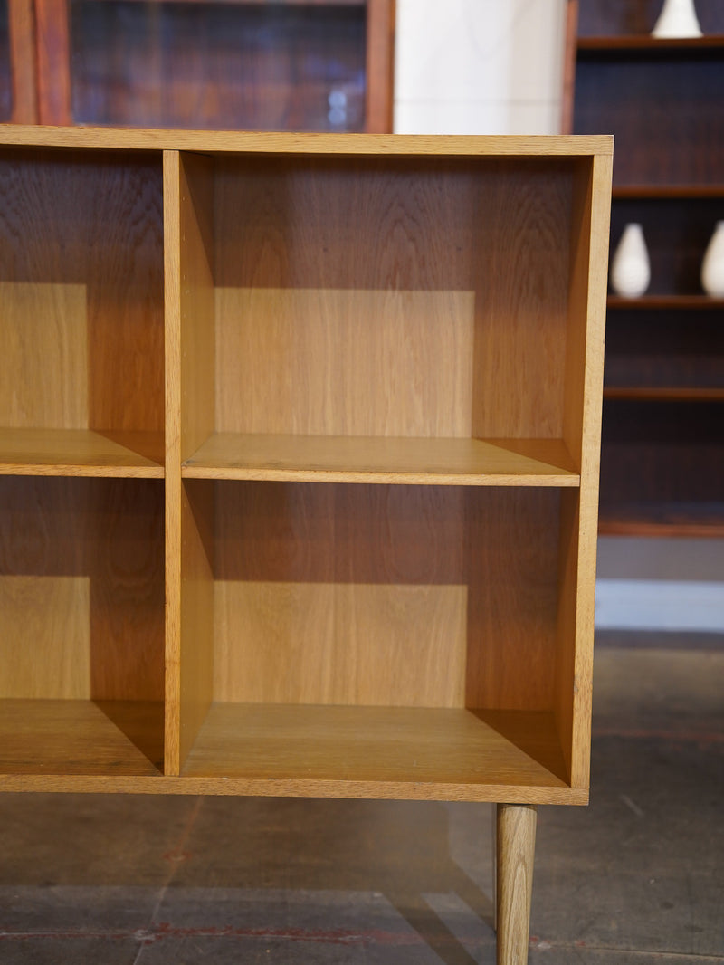 オークブックシェルフ<br> 大和店 - ヴィンテージ SHARK ATTACK