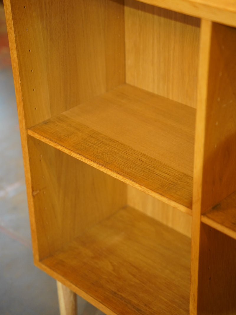 オークブックシェルフ<br> 大和店 - ヴィンテージ SHARK ATTACK