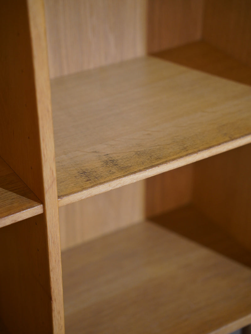 オークブックシェルフ<br> 大和店 - ヴィンテージ SHARK ATTACK