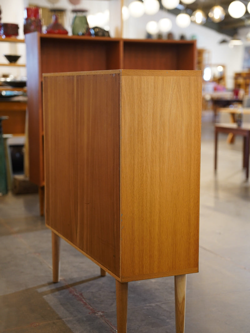 オークブックシェルフ<br> 大和店 - ヴィンテージ SHARK ATTACK