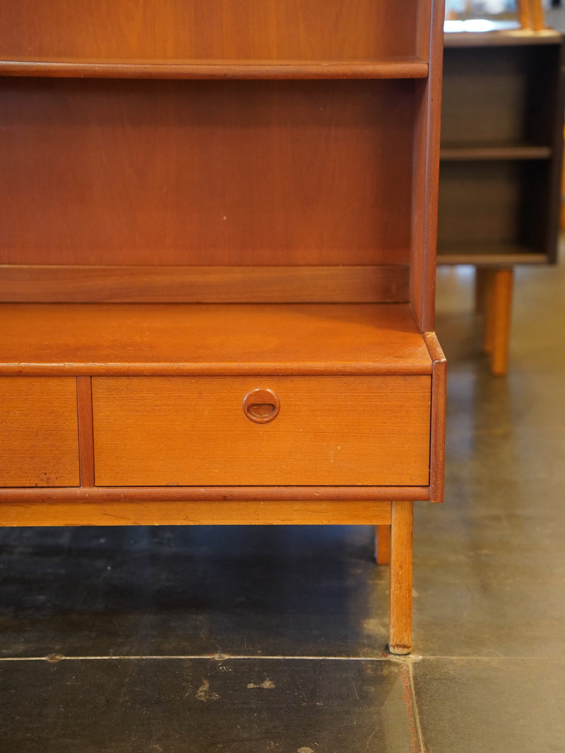 チークウッド ブックシェルフ<br> cerote antiques - ヴィンテージ SHARK ATTACK