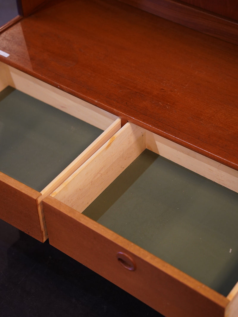 チークウッド ブックシェルフ<br> cerote antiques - ヴィンテージ SHARK ATTACK