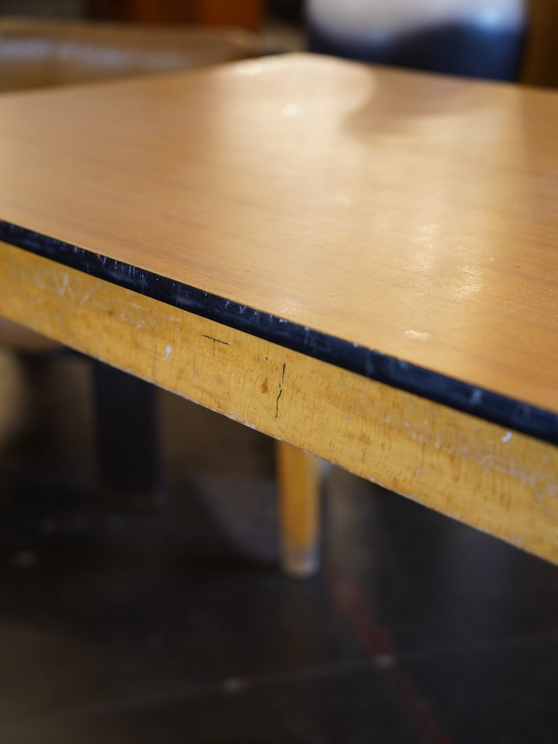 ダイニングテーブル <br>大阪店