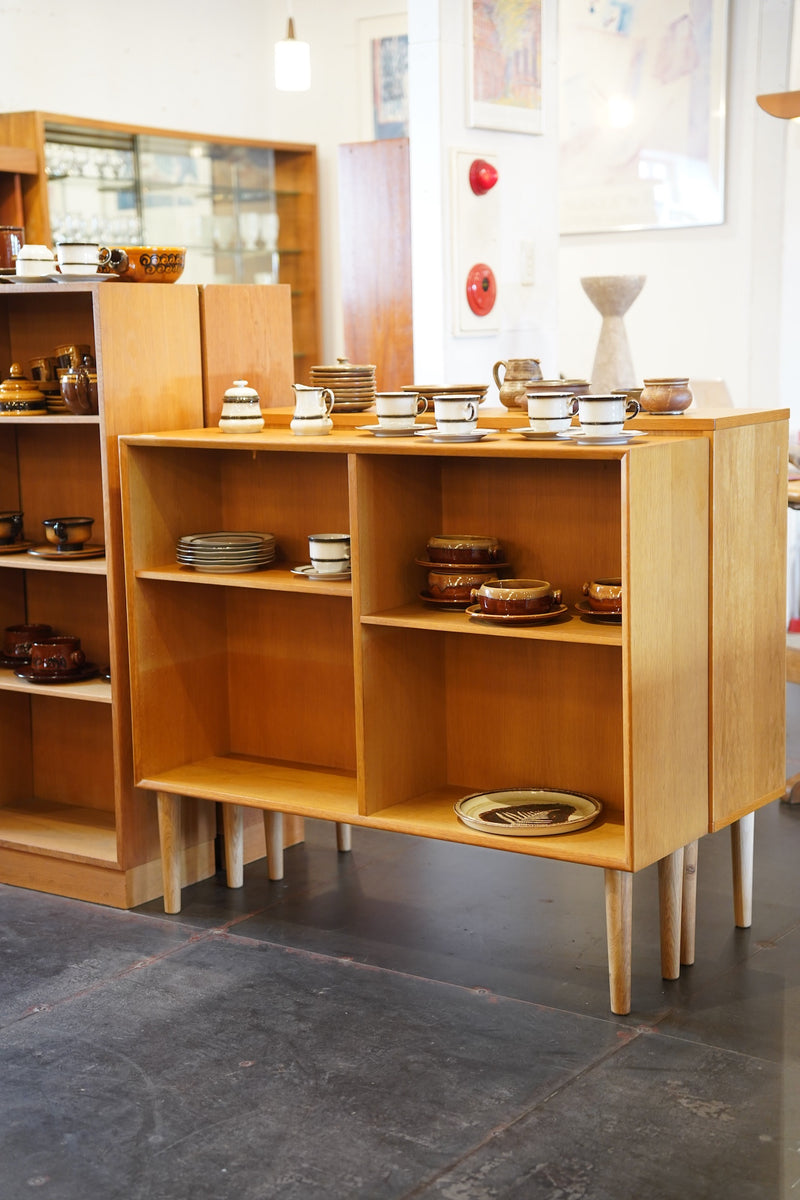 オークウッド ブックシェルフ<br> 大和店 - ヴィンテージ SHARK ATTACK