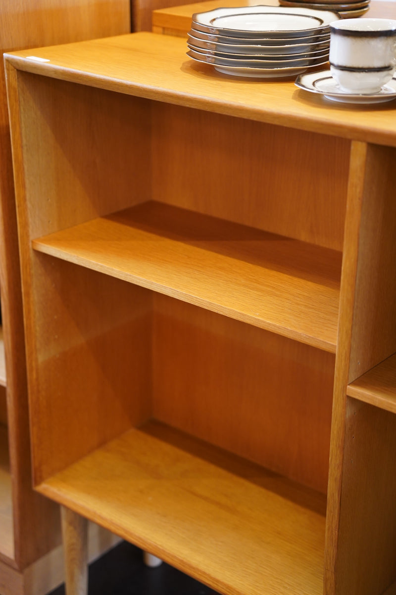 オークウッド ブックシェルフ<br> 大和店 - ヴィンテージ SHARK ATTACK