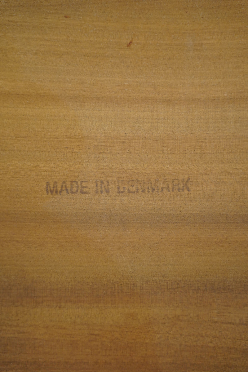 オークウッド サイドテーブル <br>Denmark <br> 大和店 - ヴィンテージ SHARK ATTACK