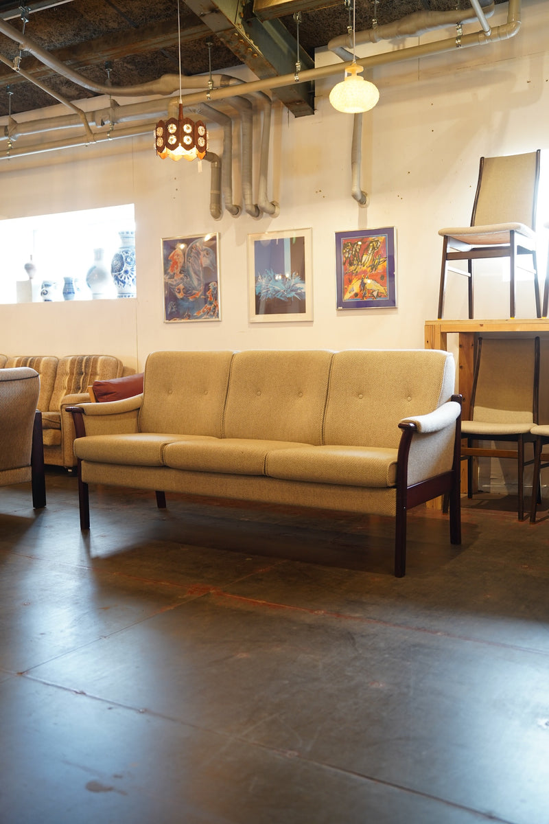 チークウッド 3シーターソファ <br> 大和店 - ヴィンテージ SHARK ATTACK