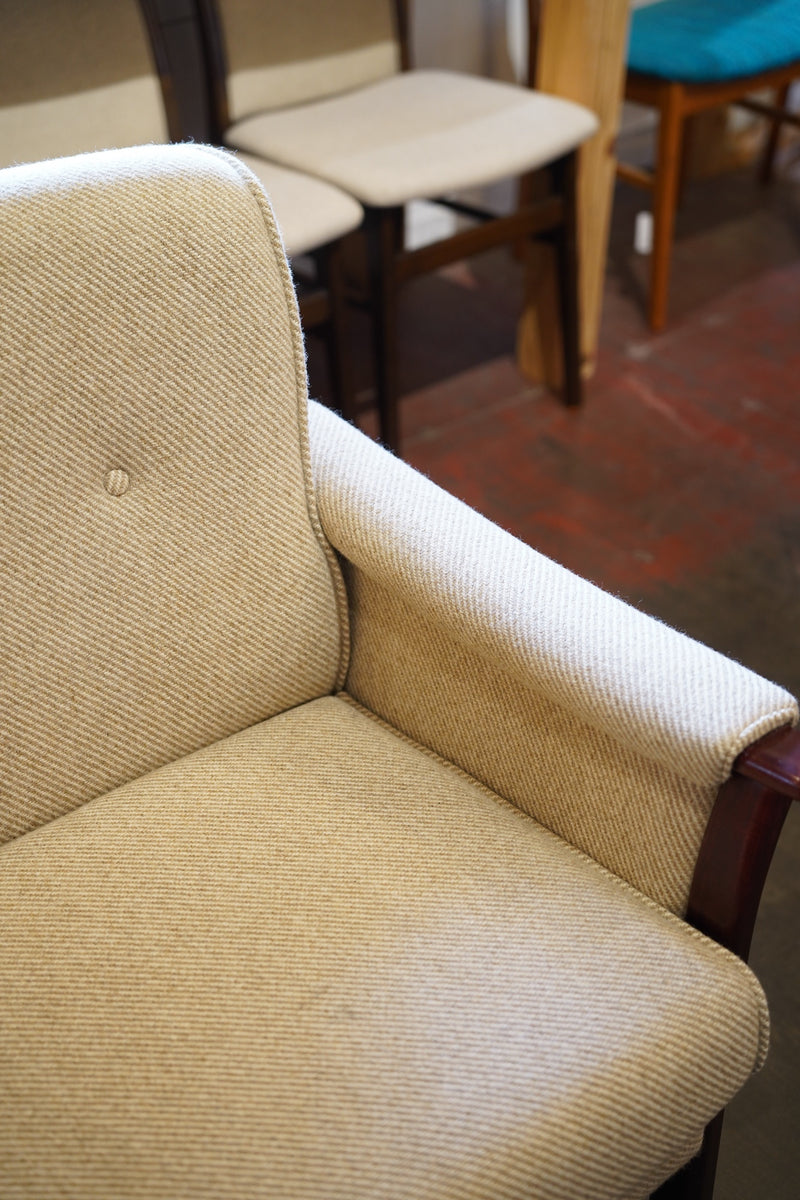 チークウッド 3シーターソファ <br> 大和店 - ヴィンテージ SHARK ATTACK