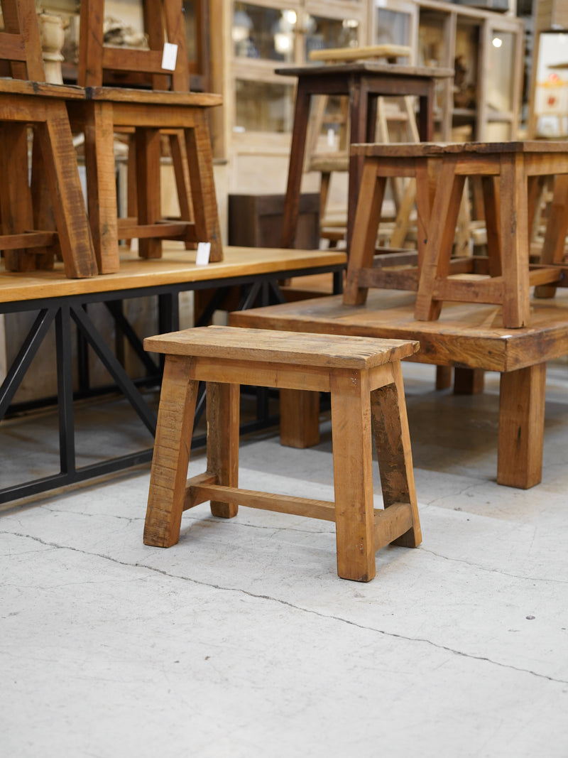STOOL / COUNTER CHAIR