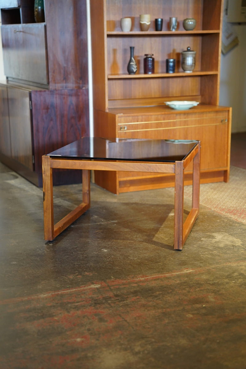 チークウッド ガラスローテーブル <br> 大和店 - ヴィンテージ SHARK ATTACK