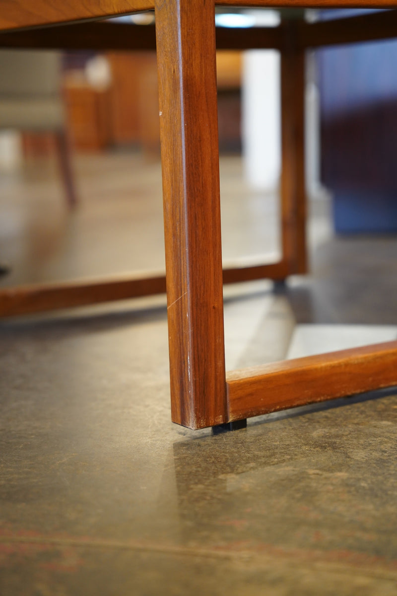 チークウッド ガラスローテーブル <br> 大和店 - ヴィンテージ SHARK ATTACK