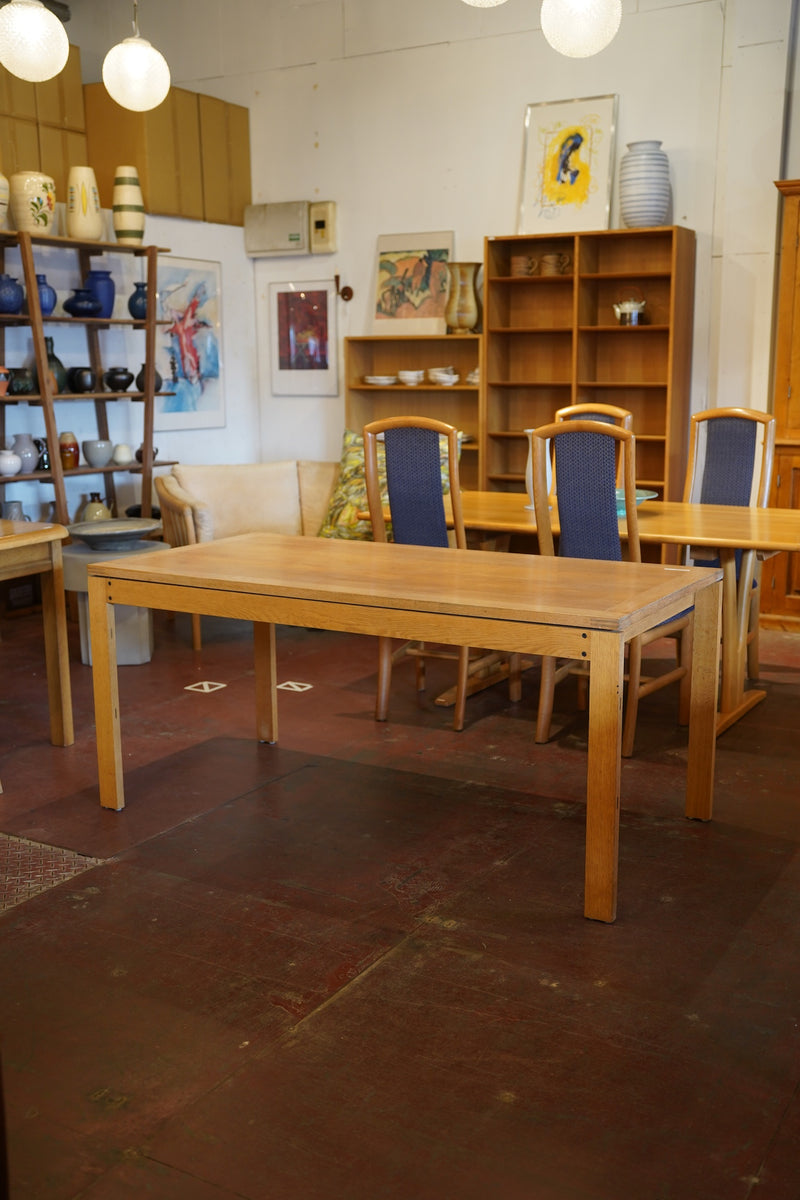 Munch Møbler社 <br>オークウッド ダイニングテーブル <br>Denmark <br>ceroteantiques - ヴィンテージ SHARK ATTACK