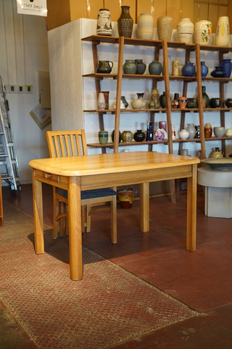 オークウッド ダイニングテーブル <br> 大和店 - ヴィンテージ SHARK ATTACK