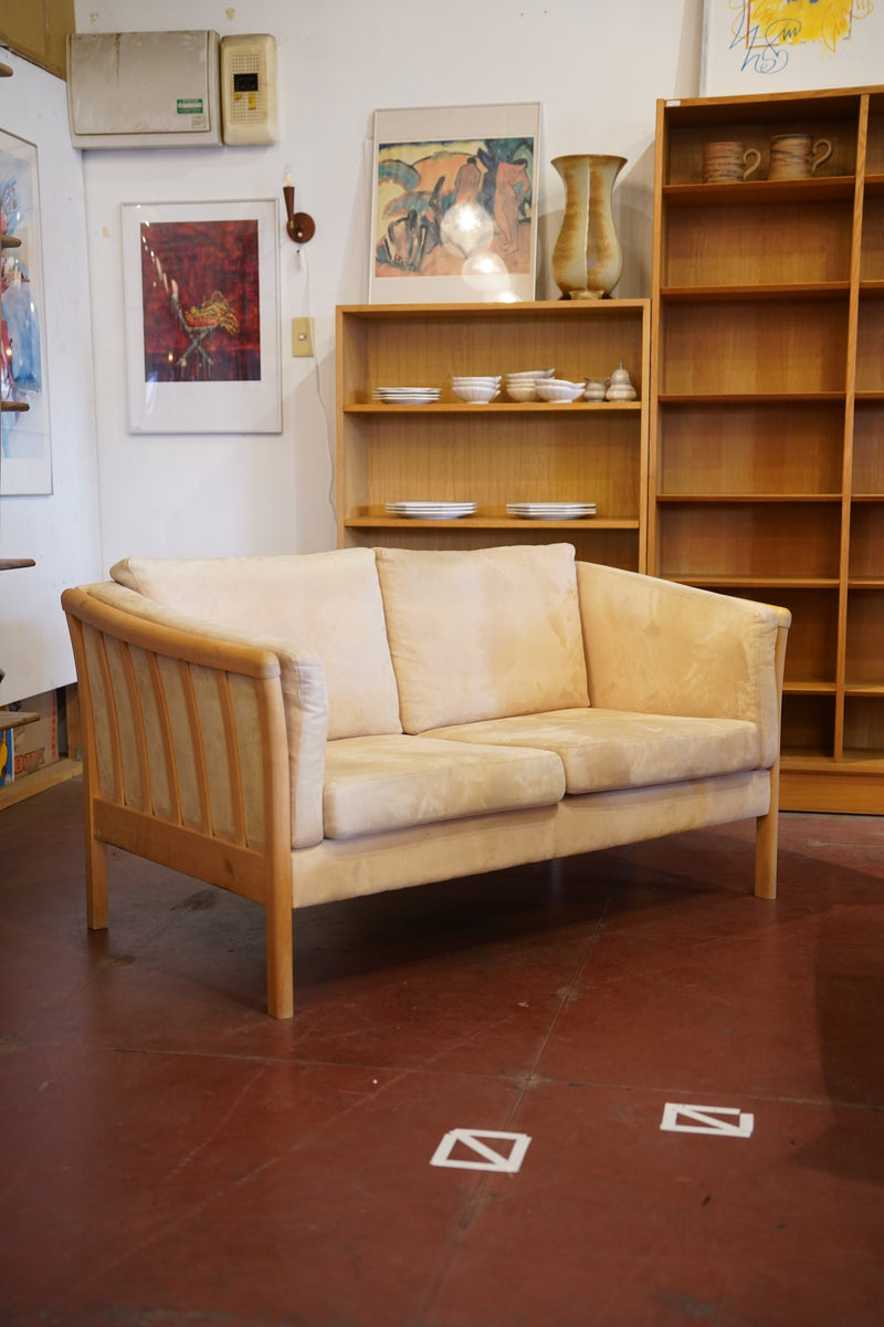 SHARK ATTACK アンティーク・ビンテージ ソファのページ