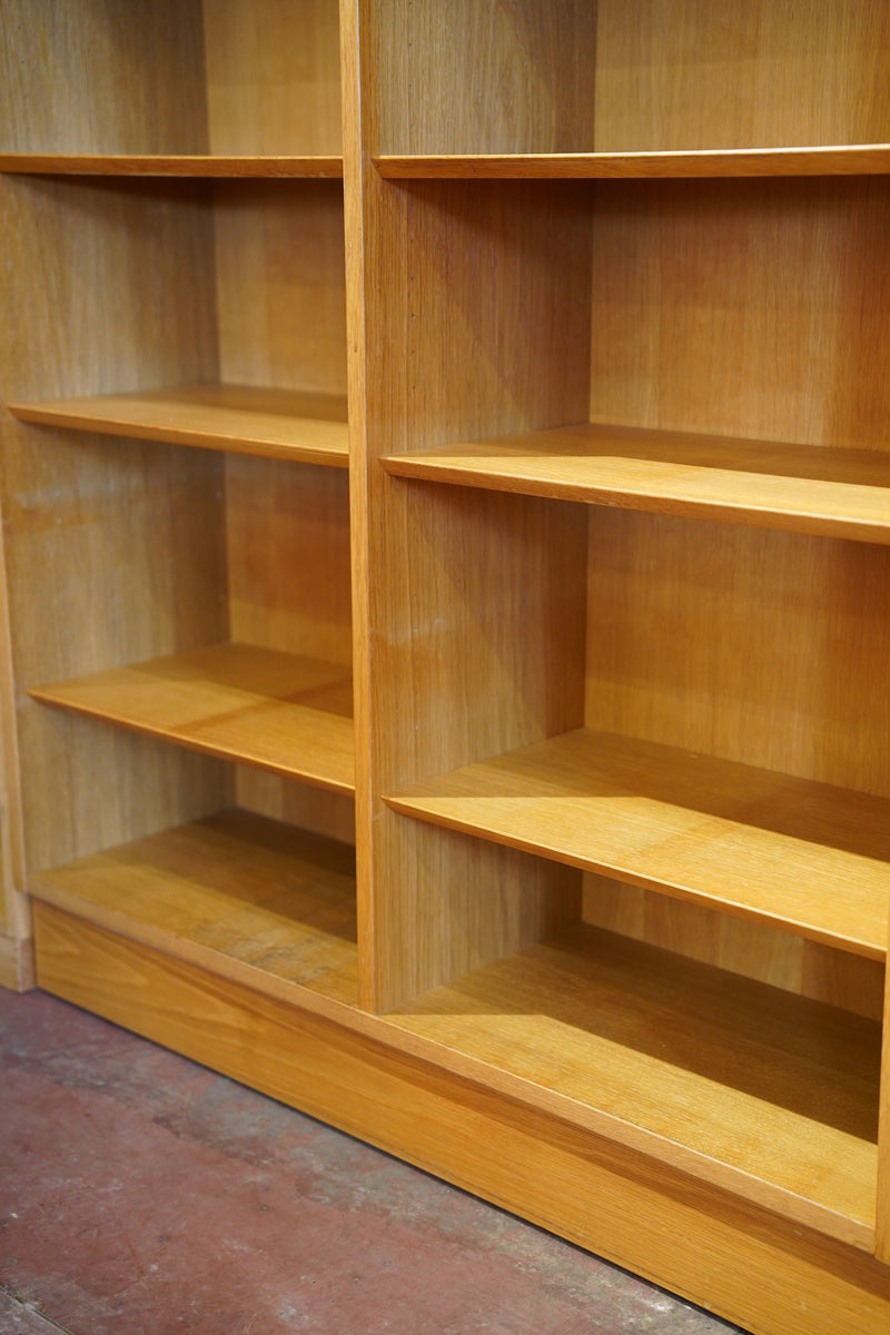 Hundevad Co.社 , Poul Hundevad <br>1960's , Denmark <br>オークウッド シェルフ<br> 大和店 - ヴィンテージ SHARK ATTACK