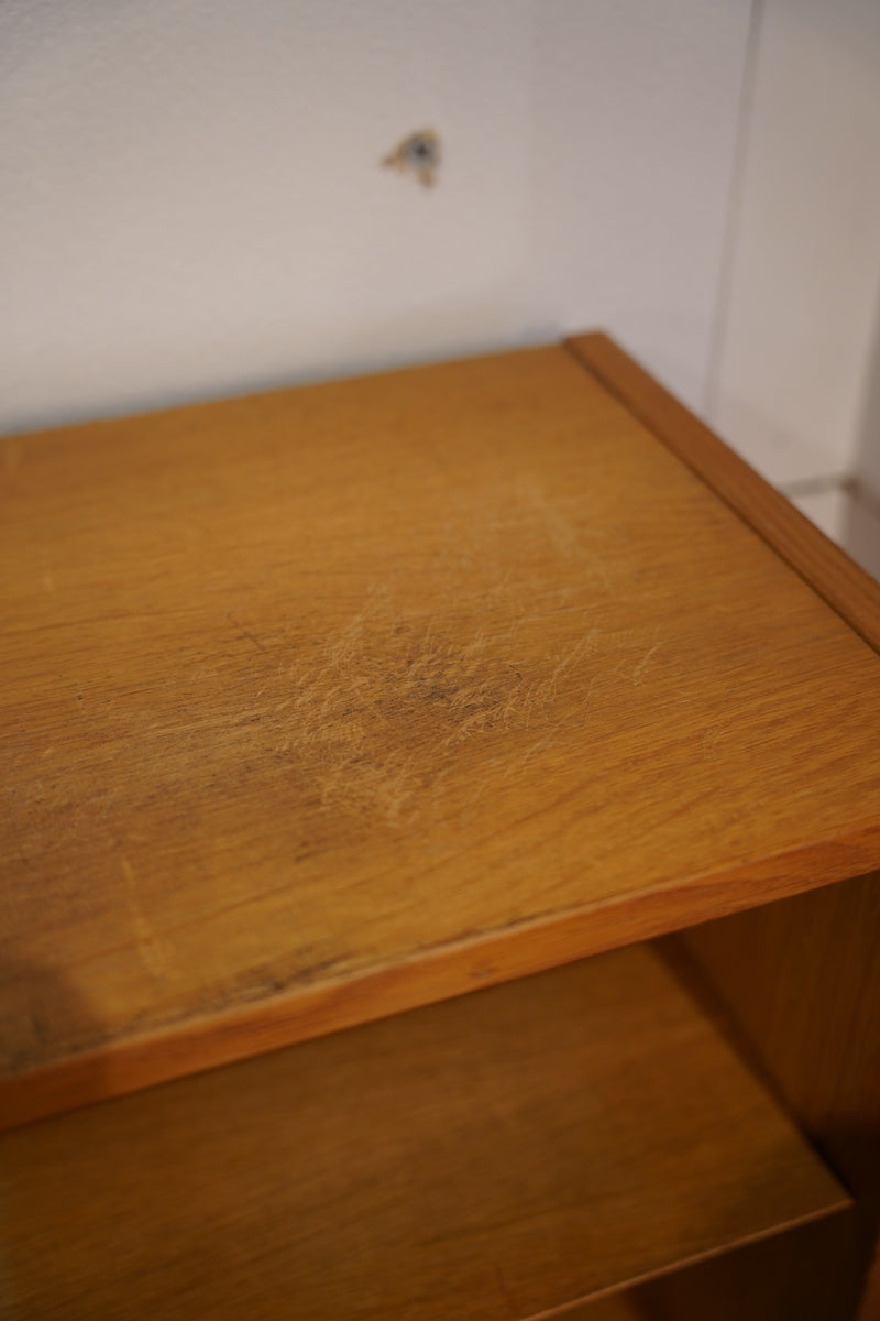 Hundevad Co.社 , Poul Hundevad <br>1960's , Denmark <br>オークウッド シェルフ<br> 大和店 - ヴィンテージ SHARK ATTACK