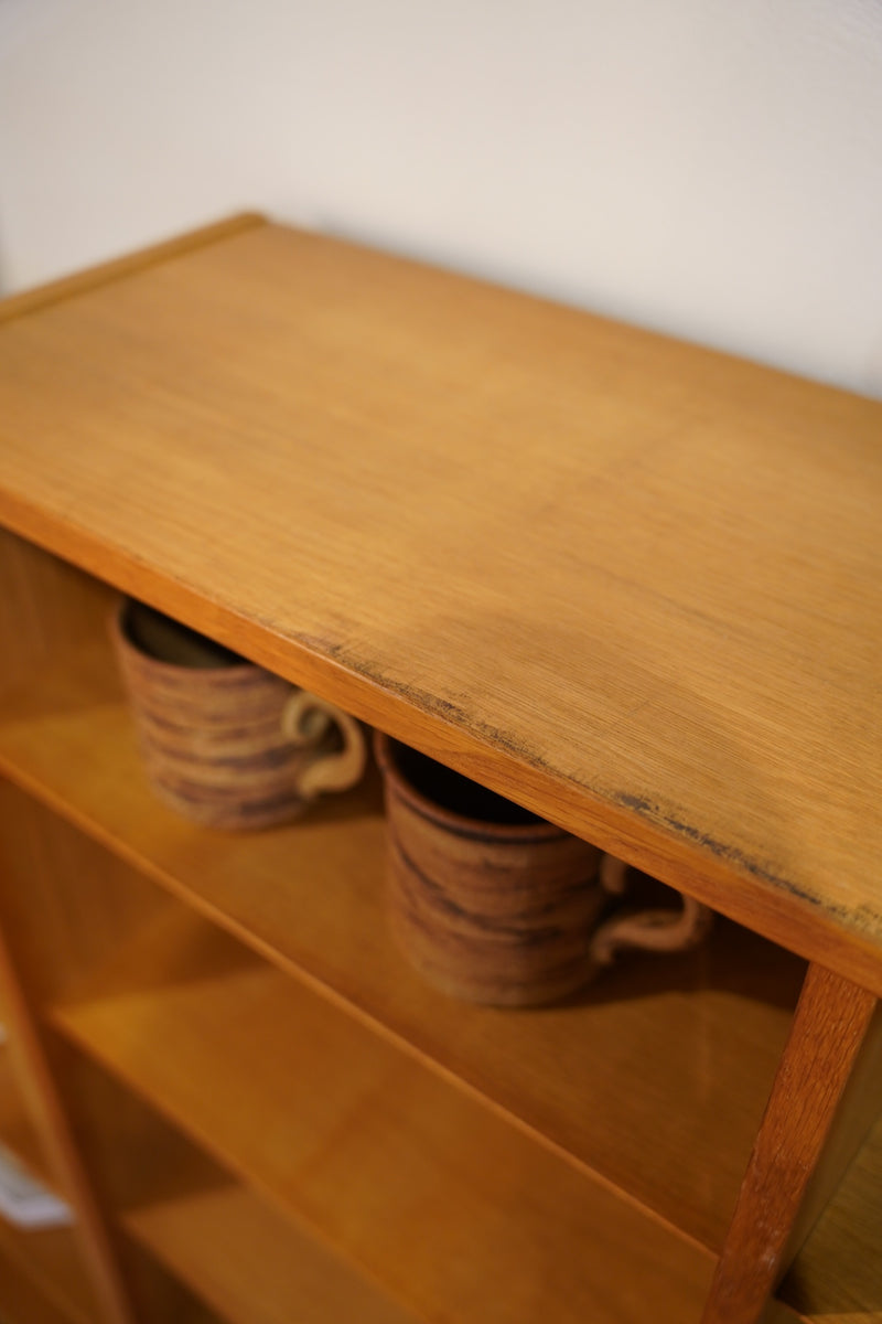 Hundevad Co.社 , Poul Hundevad <br>1960's , Denmark <br>オークウッド シェルフ<br> 大和店 - ヴィンテージ SHARK ATTACK