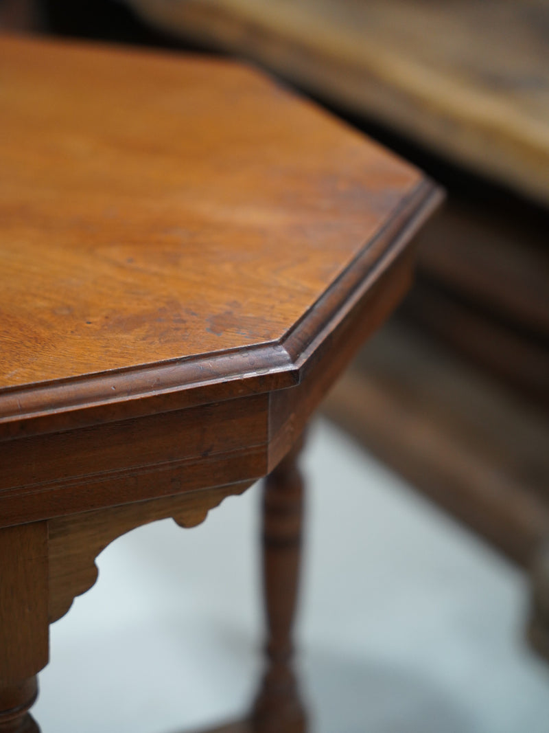 ウッド サイドテーブル <br>大和店 - ヴィンテージ SHARK ATTACK