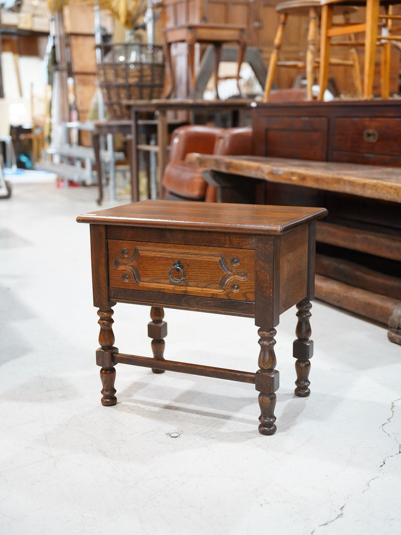 オークウッド サイドテーブル <br> 大和店 - ヴィンテージ SHARK ATTACK