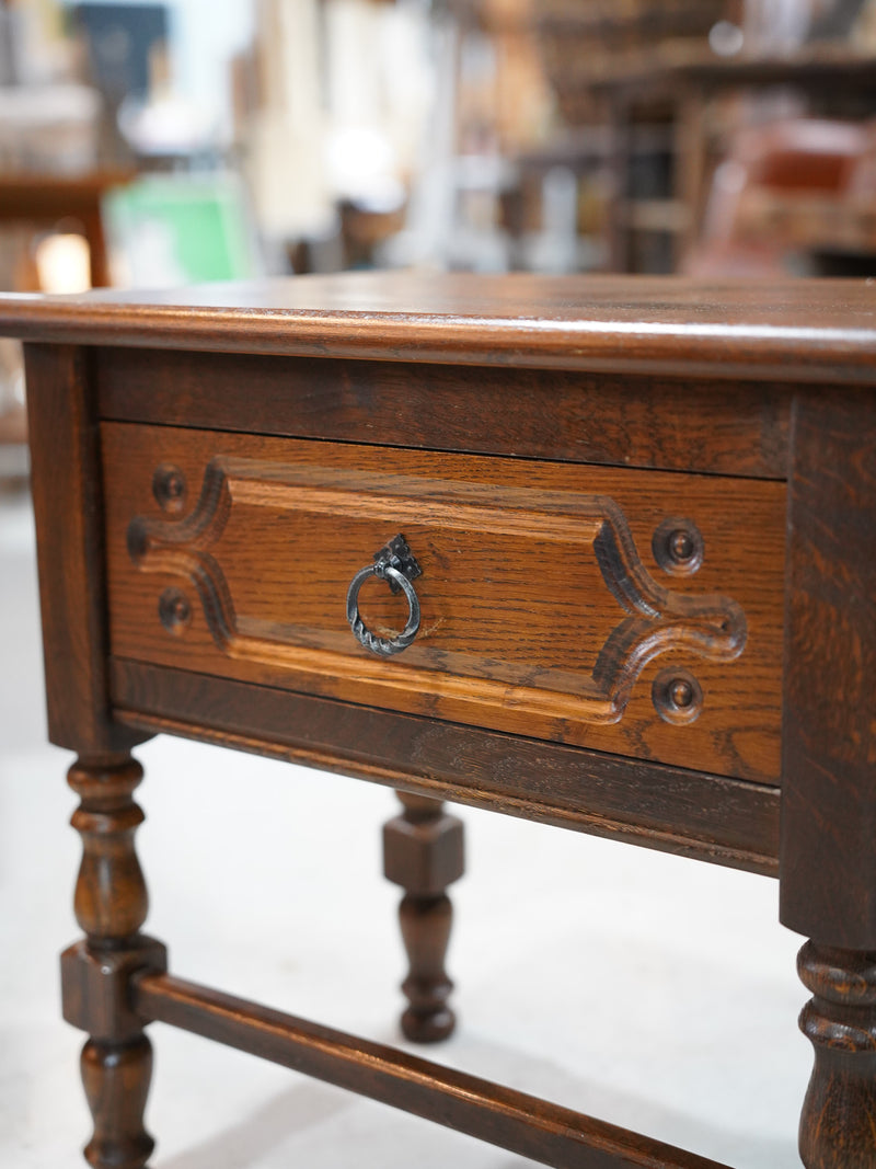 オークウッド サイドテーブル <br> 大和店 - ヴィンテージ SHARK ATTACK