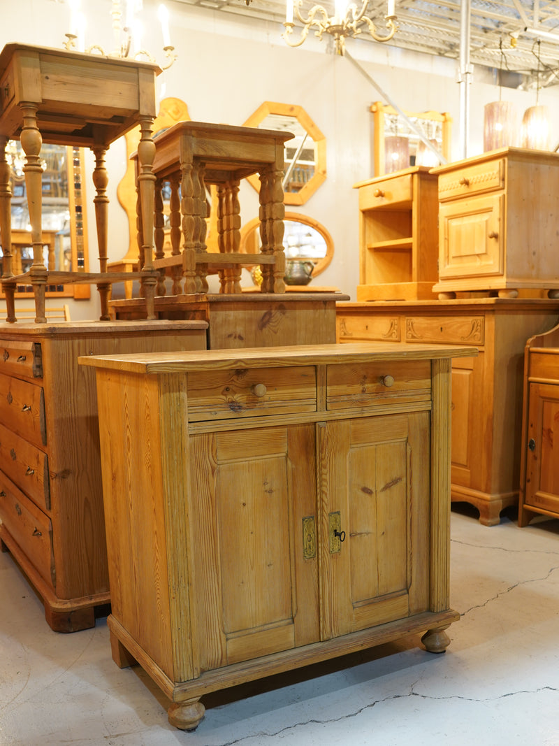 パインウッド キャビネット <br>大和店 - ヴィンテージ SHARK ATTACK