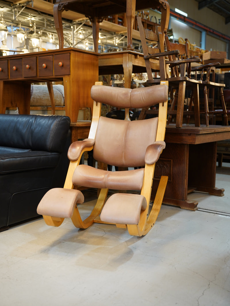 STOKKE <br> バランスチェア <br> Norway <br>大和店 - ヴィンテージ SHARK ATTACK