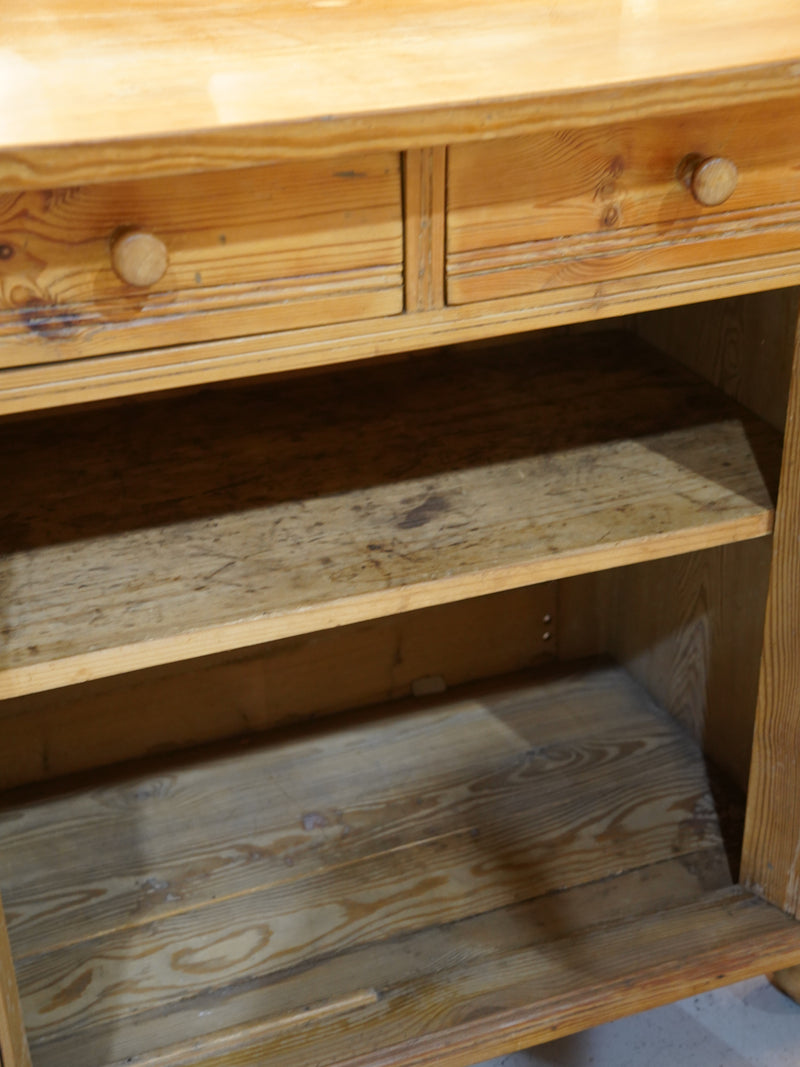 パインウッド キャビネット <br>大和店 - ヴィンテージ SHARK ATTACK