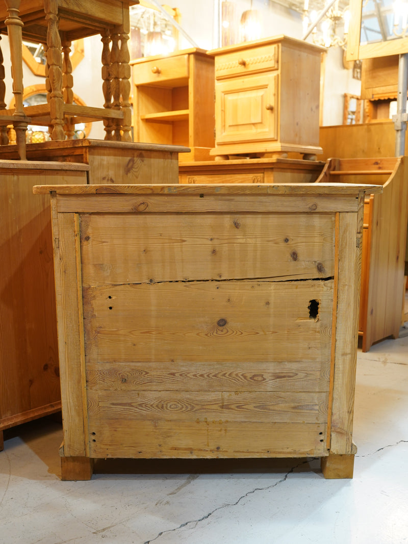 パインウッド キャビネット <br>大和店 - ヴィンテージ SHARK ATTACK