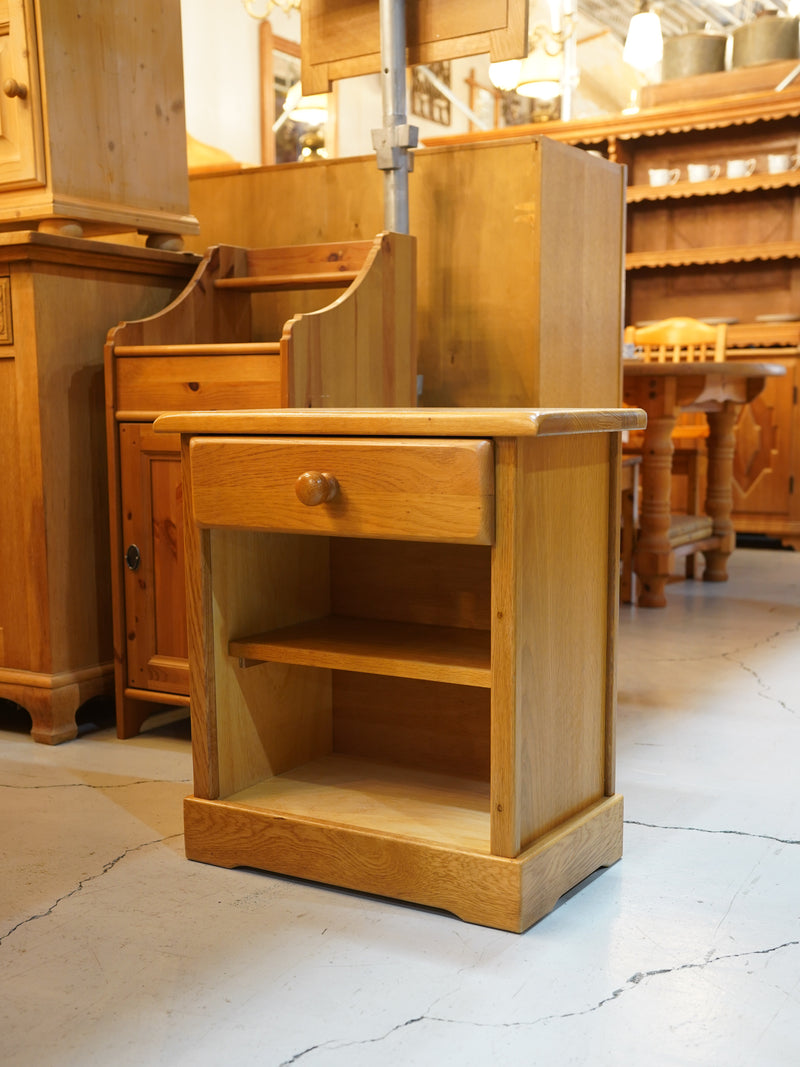 オークウッド ナイトチェスト <br>大阪店 - ヴィンテージ SHARK ATTACK