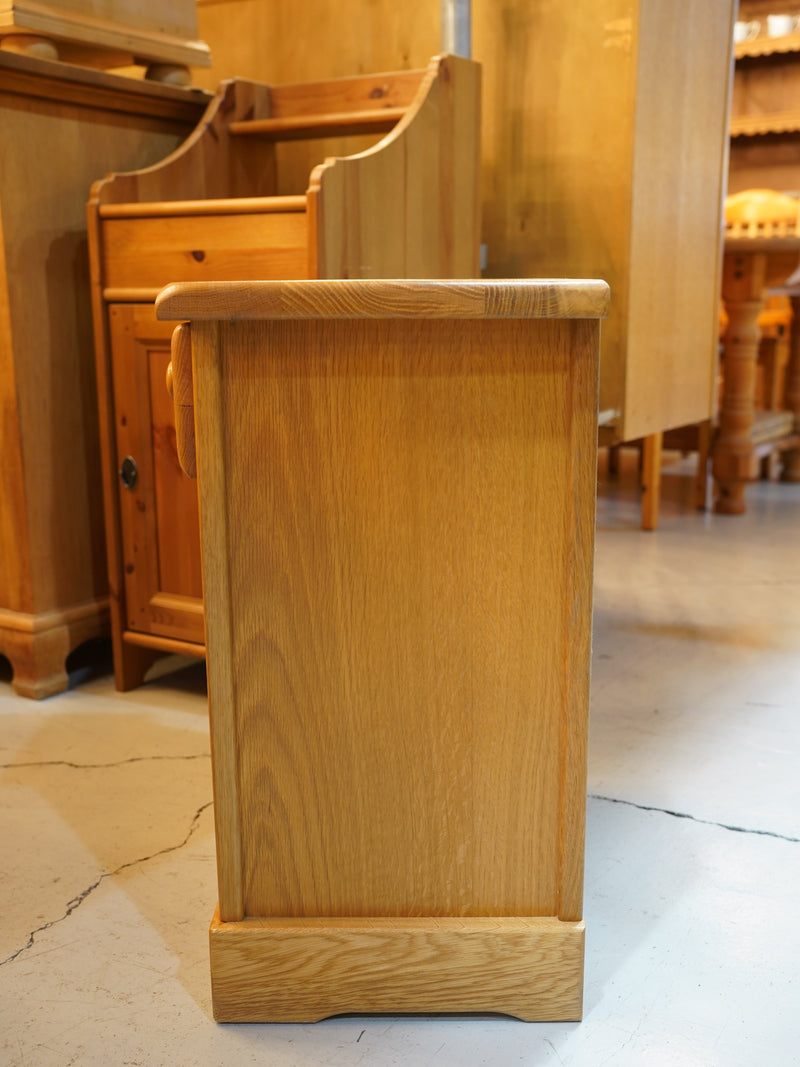 オークウッド ナイトチェスト <br>大阪店 - ヴィンテージ SHARK ATTACK