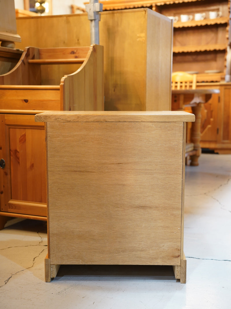 オークウッド ナイトチェスト <br>大阪店 - ヴィンテージ SHARK ATTACK