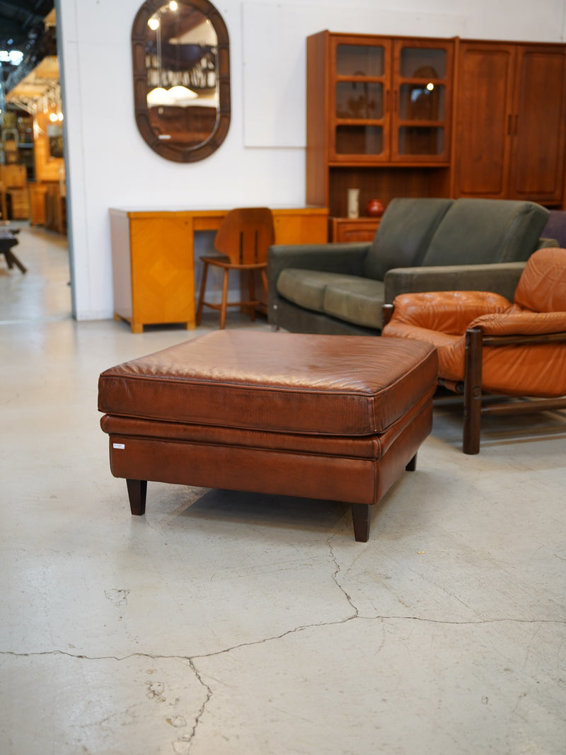 レザー オットマン <br> 大和店 - ヴィンテージ SHARK ATTACK