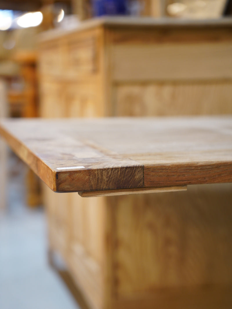 アイアンレッグテーブル<br> 大和店 - ヴィンテージ SHARK ATTACK